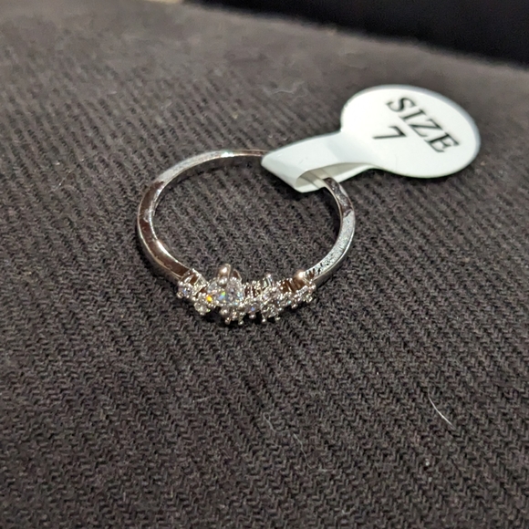 Silver Fashion Ring Size 7 - Picture 3 of 3